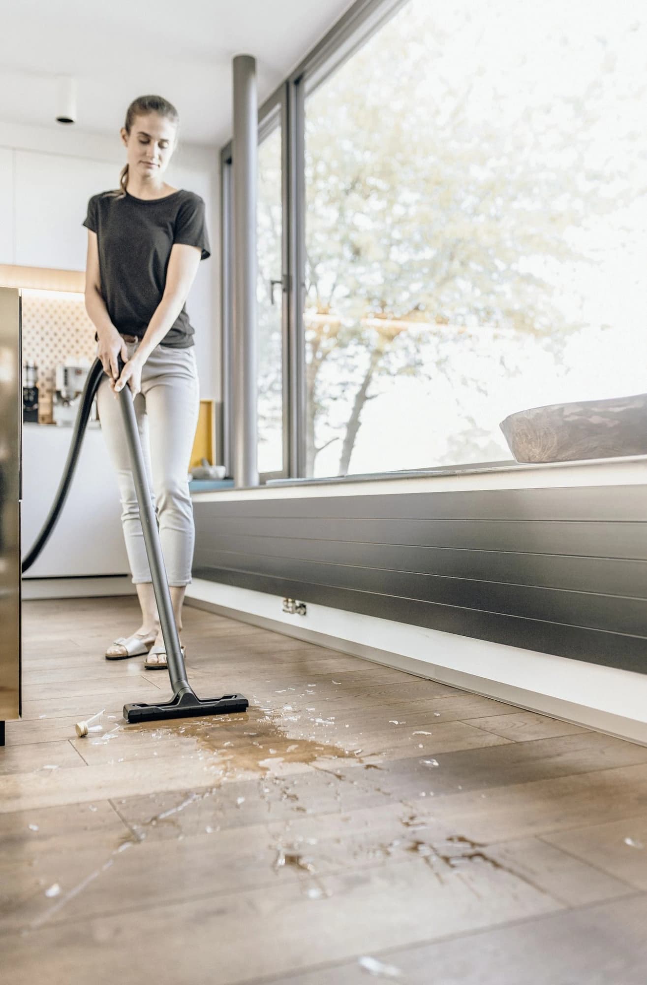 Строительный пылесос Karcher WD 2 Plus V-12/4/18 1000Вт (уборка: сухая/влажная/выдув/сбор воды) желтый - фото 4