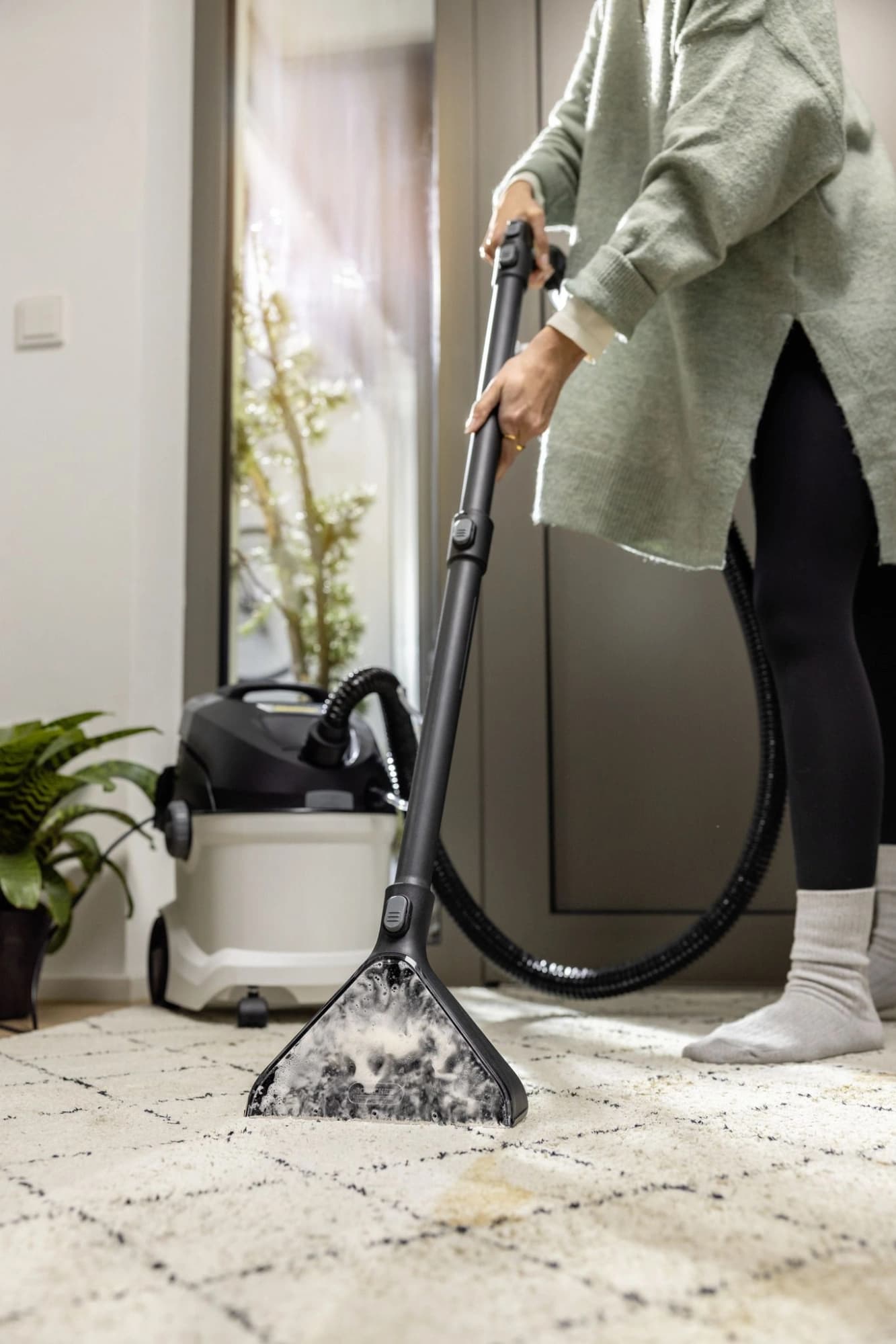 Пылесос моющий Karcher SE 5 1000Вт белый/черный (в компл.:1мешок) - фото 3
