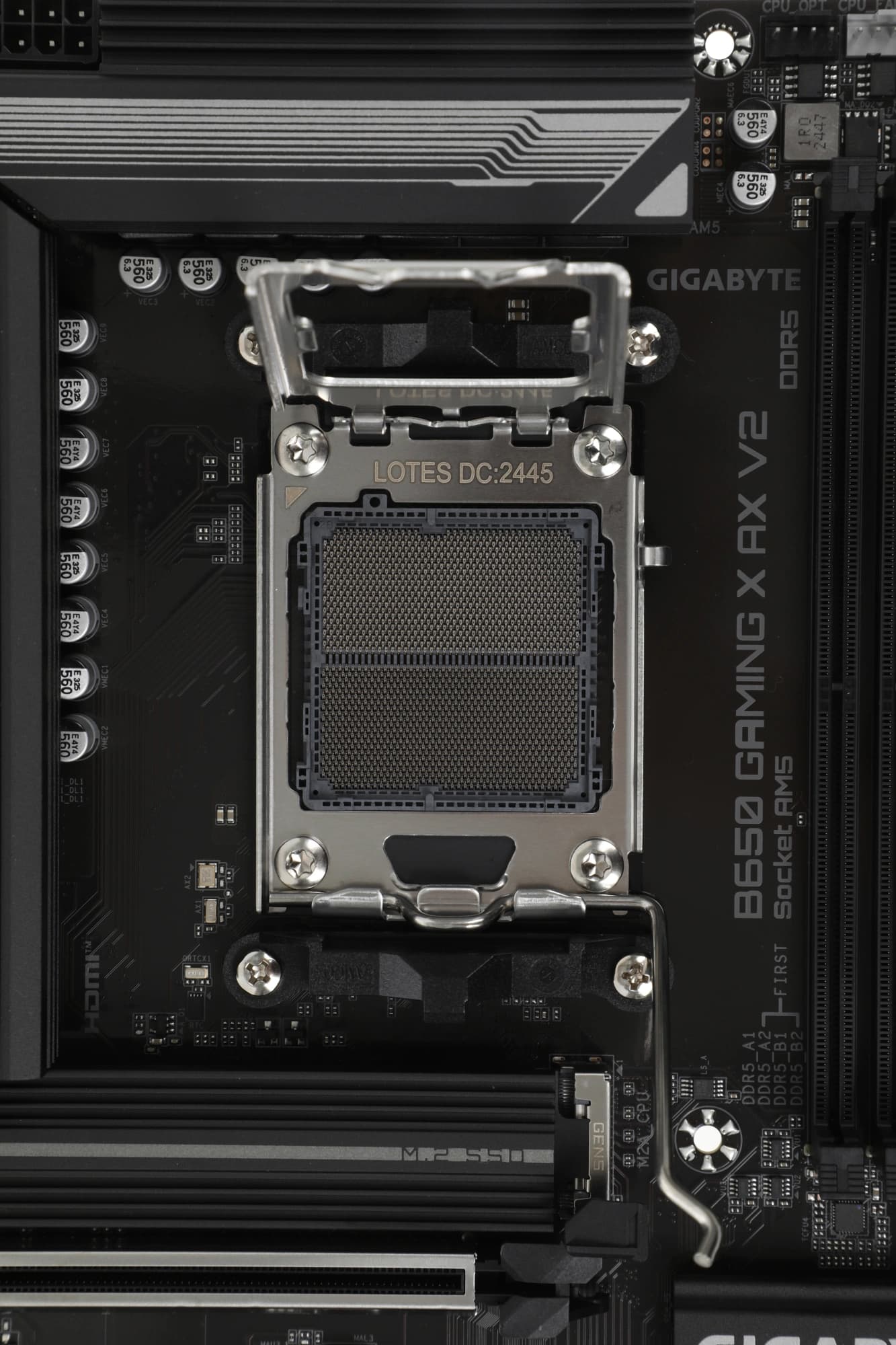 Материнская плата Gigabyte B650 GAMING X AX V2 Socket AM5 AMD B650 4xDDR5 ATX AC`97 8ch(7.1) 2.5Gg RAID+HDMI+DP - фото 4