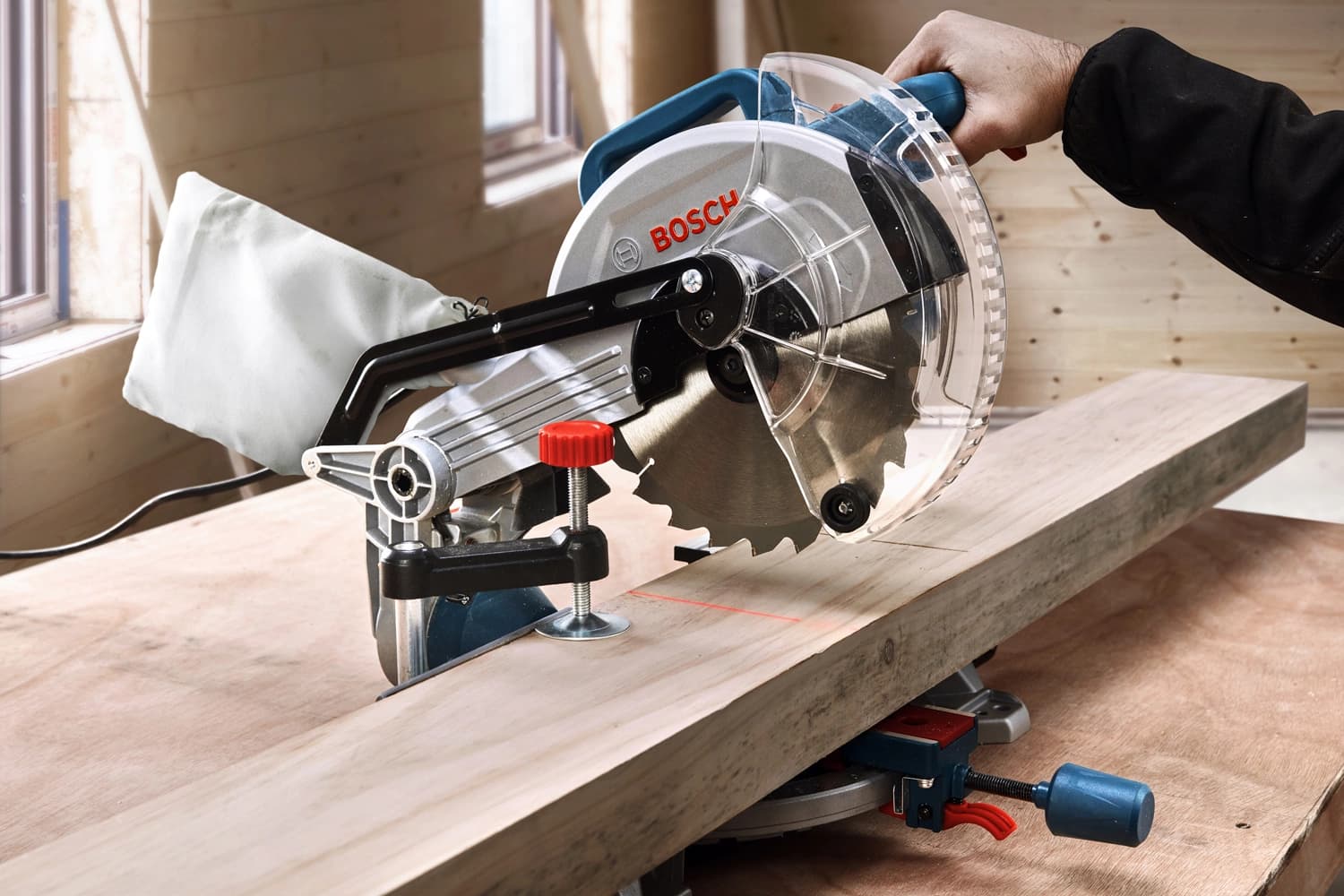 Торцовочная пила Bosch GCM 216 1300Вт 4800об/мин d=216мм - фото 4