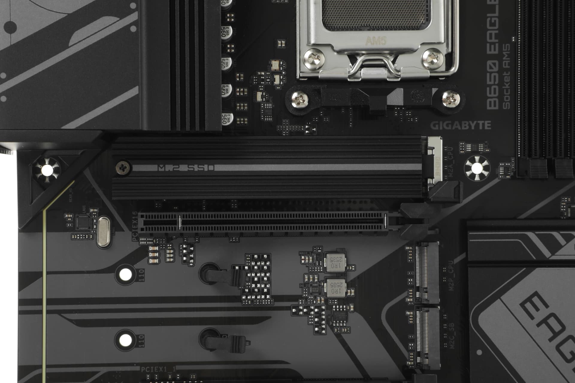 Материнская плата Gigabyte B650 EAGLE Socket AM5 AMD B650 4xDDR5 ATX AC`97 8ch(7.1) GbLAN RAID+HDMI+DP - фото 4