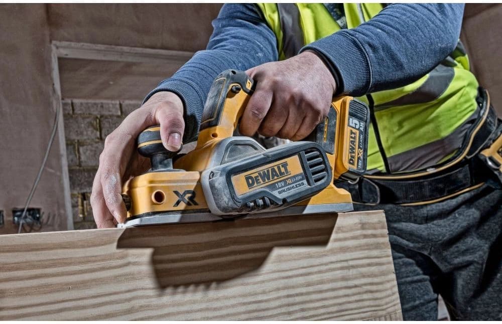 Рубанок DeWalt DCP580N-XJ 82мм 15000об/мин - фото 4