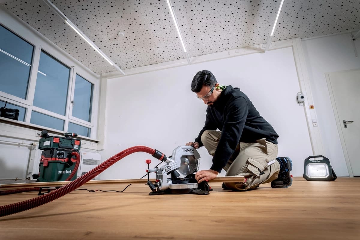 Торцовочная пила Metabo KS 216 M Set 1100Вт 5000об/мин d=216мм - фото 2