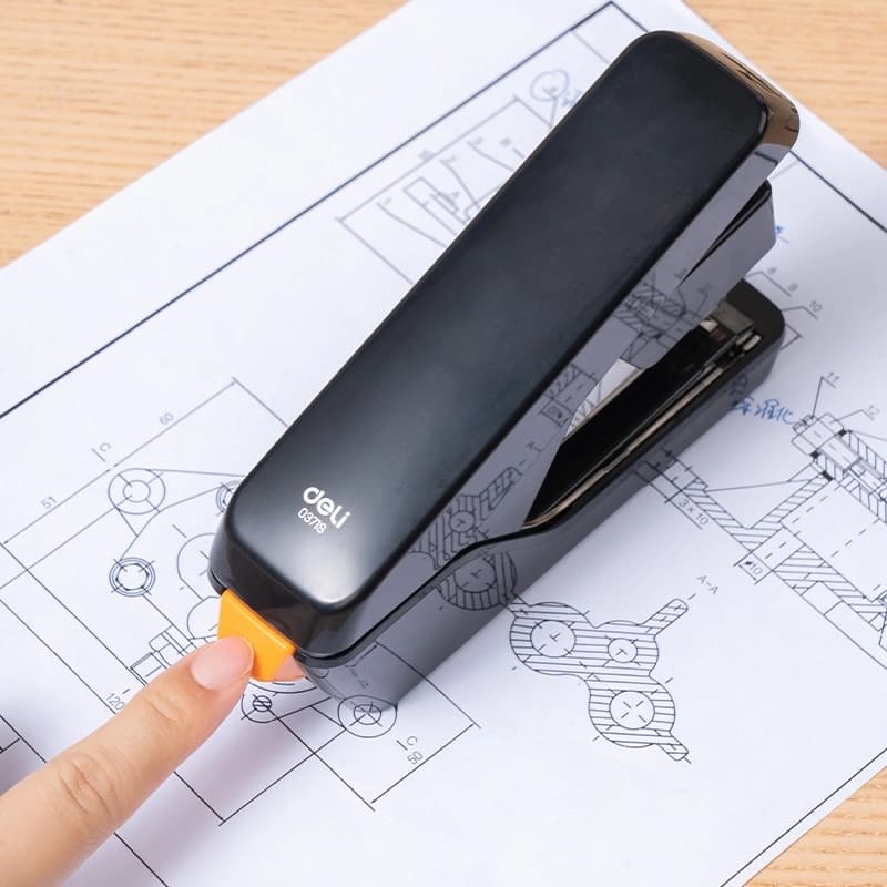 Степлер настольный Deli E0371S BLACK E0371S Exceed 24/6 24/8 26/6 26/8 (55листов) снижение усилия плоский подгиб скобы черный 50скоб металл/пластик коробка - фото 3