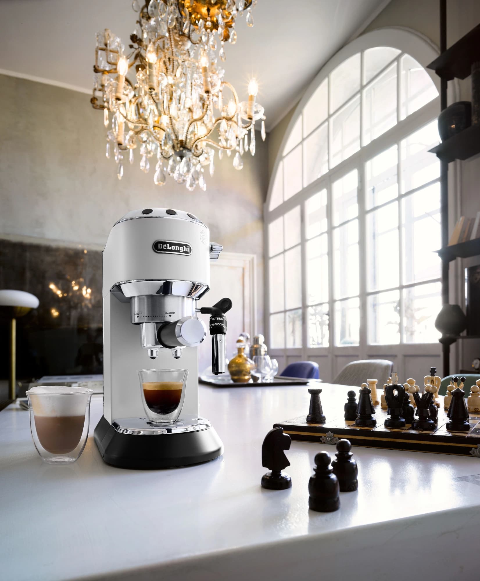 Кофеварка рожковая Delonghi EC685.W 1350Вт белый - фото 5