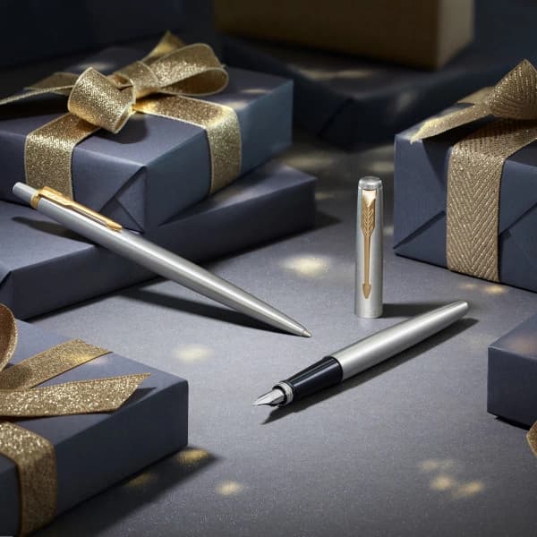 Набор ручек Parker Jotter Core FK691 (2093257) Stainless Steel GT сталь нержавеющая подар.кор. ручка перьевая, ручка шариковая сменный стержень 1стерж. стреловидный пиш. наконечник кругл. - фото 5