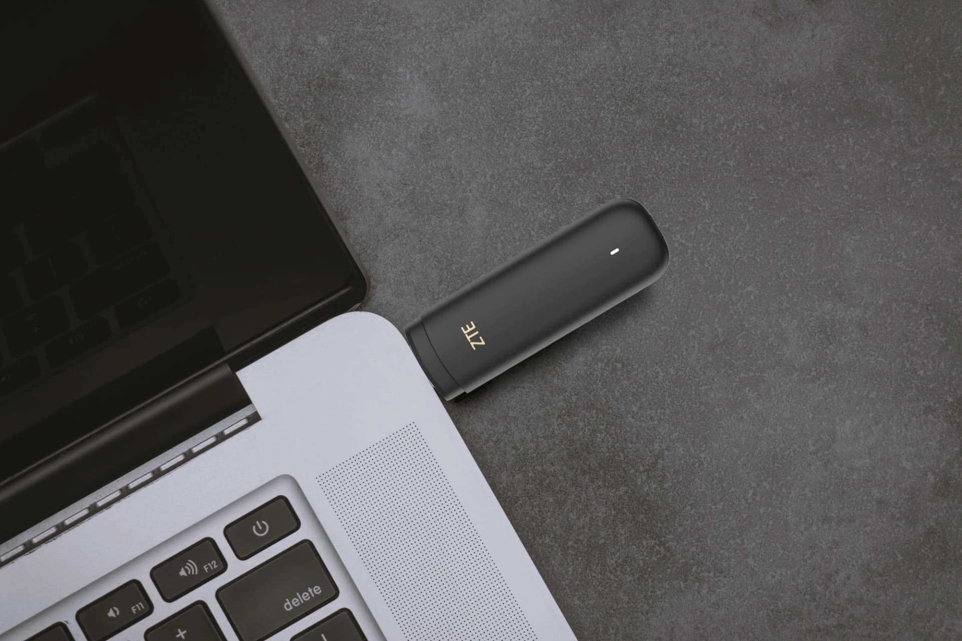 Модем 3G/4G ZTE F30Pro USB Wi-Fi VPN Firewall +Router внешний черный - фото 4