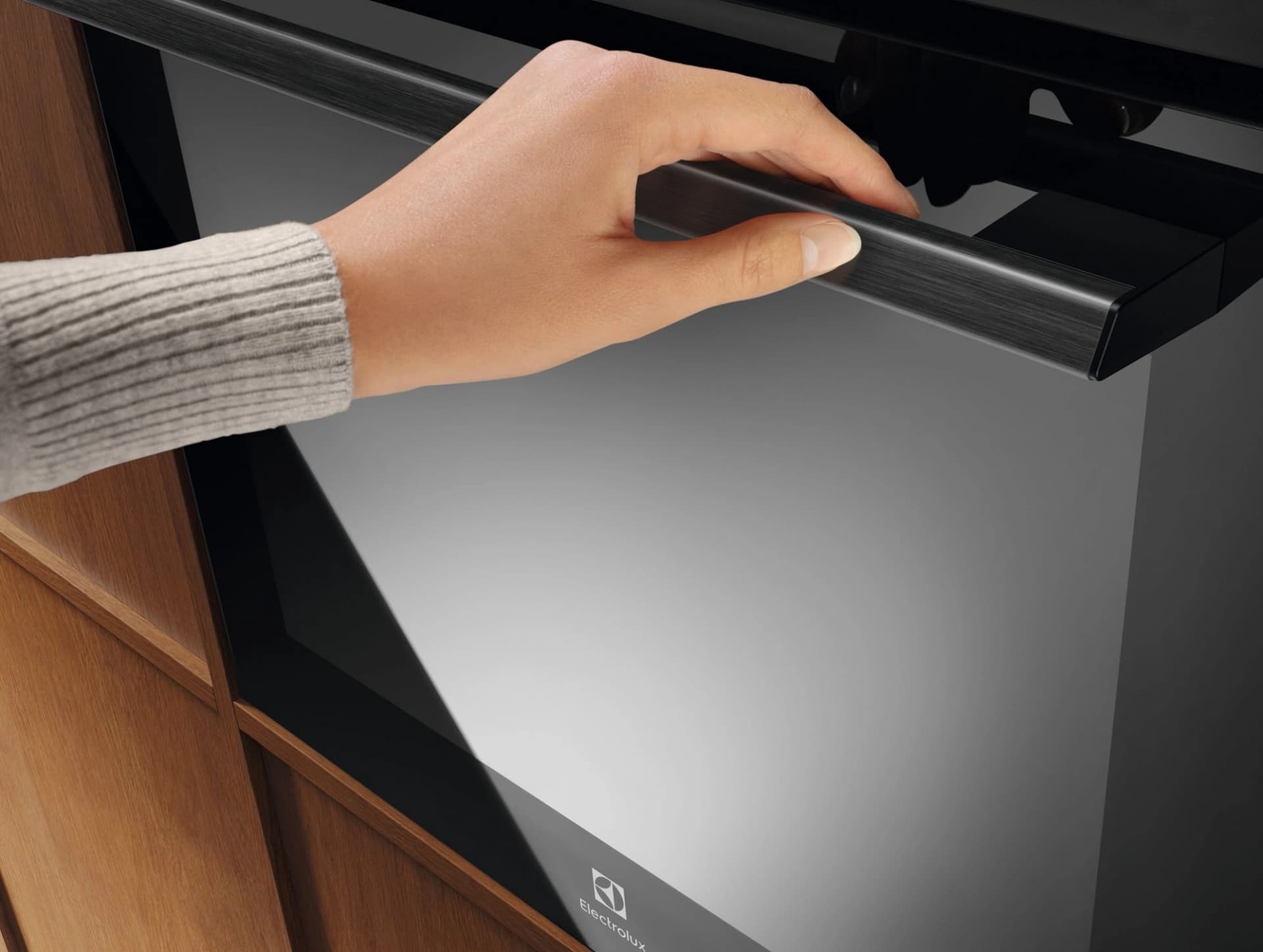 Духовой шкаф Электрический Electrolux EOC9P3XH черный - фото 4